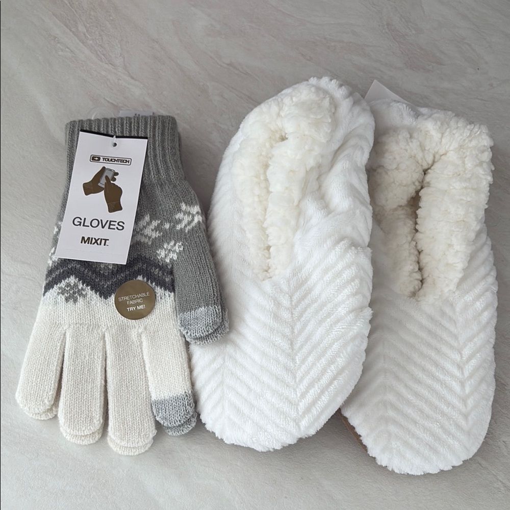 MIXXIT Gray Gloves and White Slippers Set